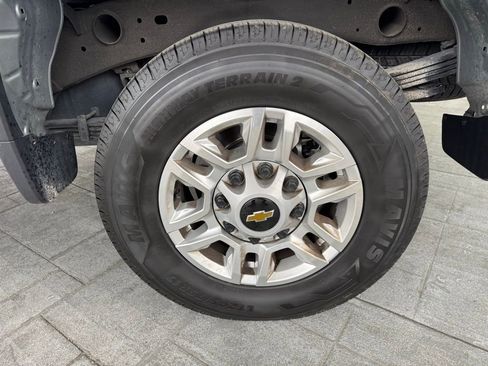 Used 2025 Chevrolet Silverado 2500 LT w/ Convenience Package AWD/4WD image 4