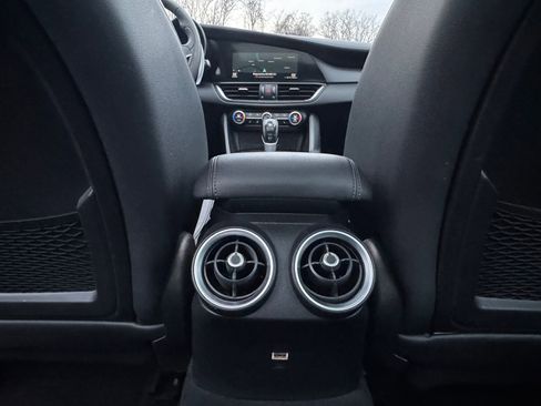 Used 2017 Alfa Romeo Giulia Ti w/ TI 19" Sport Package image 31