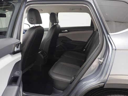 Used 2022 Volkswagen Taos SE image 13