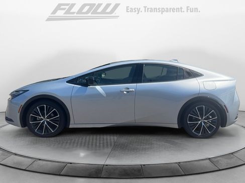 Used 2025 Toyota Prius XLE FWD image 4
