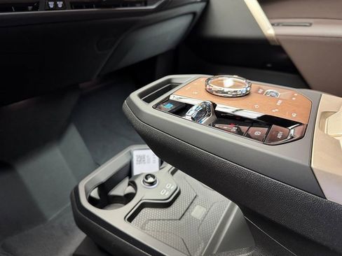 New 2026 BMW iX xDrive60 image 18