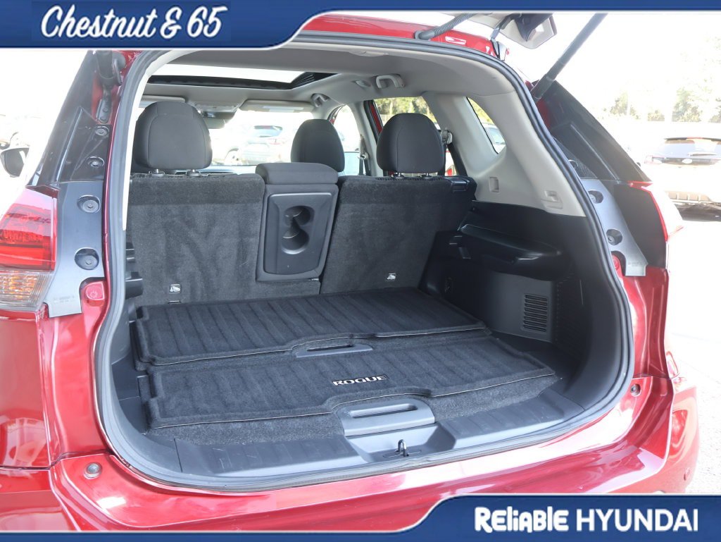 Used 2019 Nissan Rogue SV w/ Sun & Sound Touring Package AWD/4WD image 15