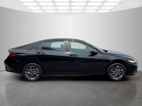Used 2024 Hyundai Elantra SEL FWD image 6