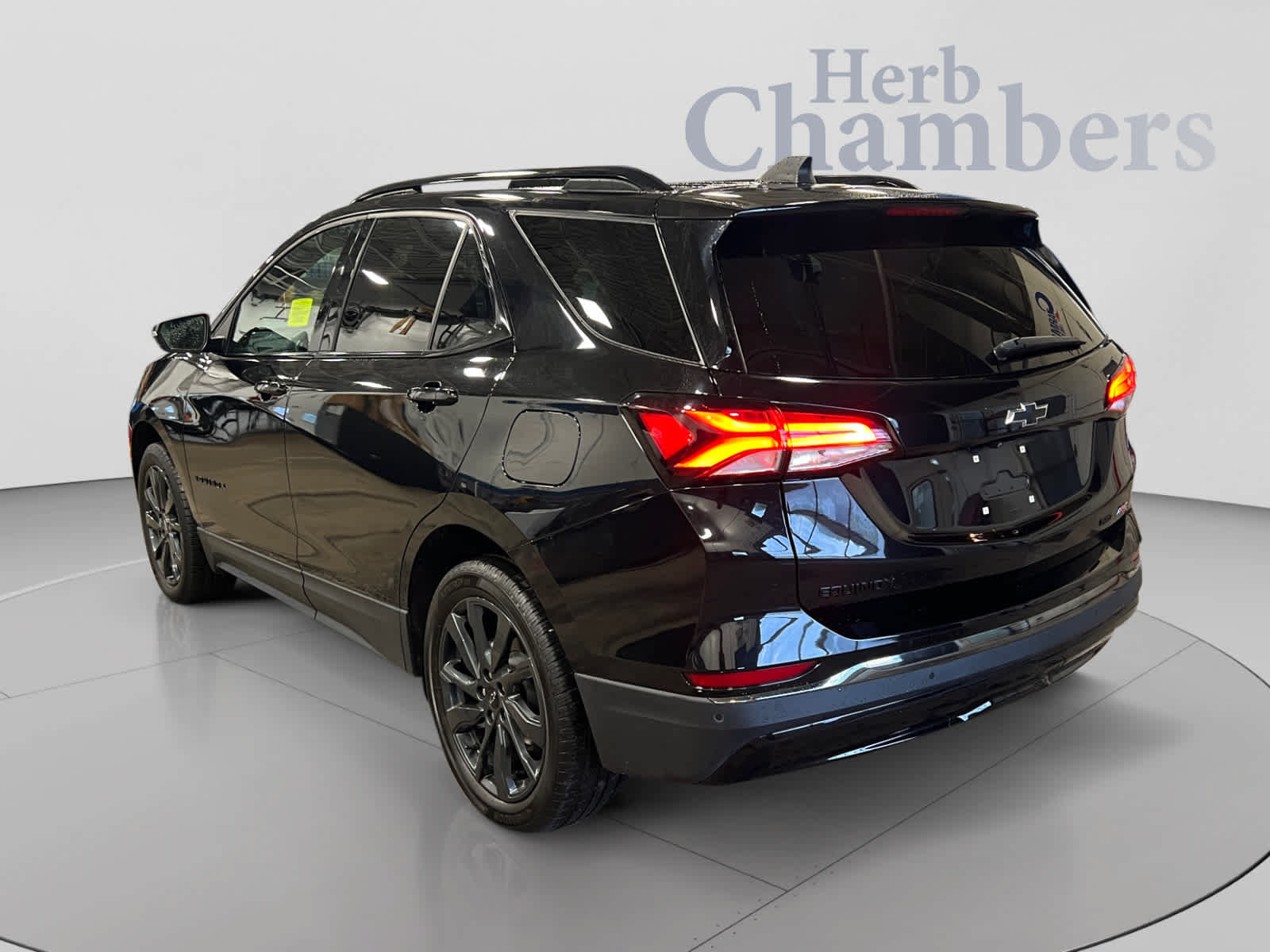 Used 2023 Chevrolet Equinox RS w/ RS Leather Package AWD/4WD image 3