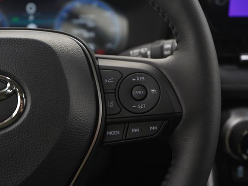 Used 2025 Toyota RAV4 Limited image 25