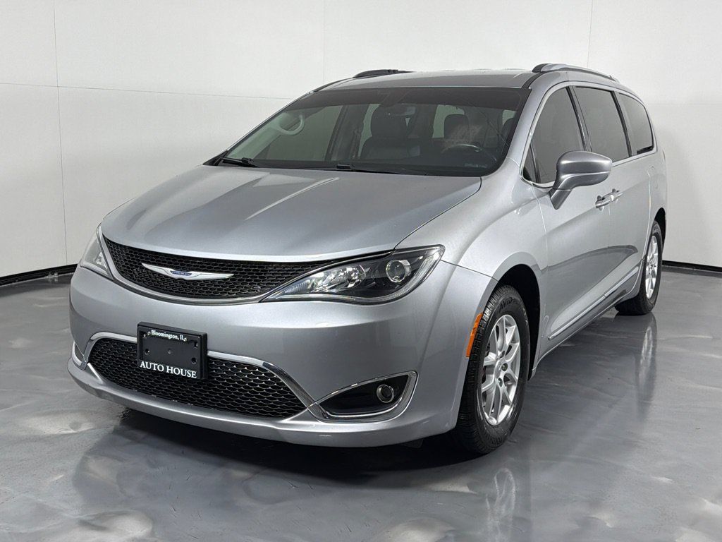 Used 2020 Chrysler Pacifica Touring-L FWD image 10