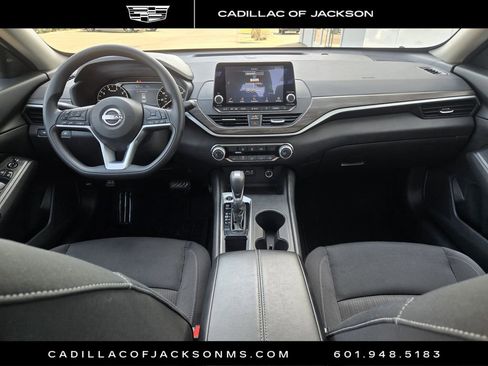 Used 2025 Nissan Altima 2.5 SV FWD image 6