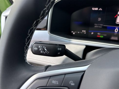 New 2025 Volkswagen Taos SE image 21