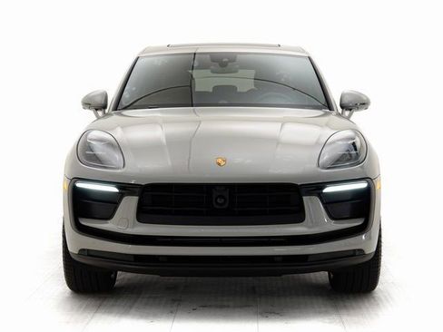 Certified 2025 Porsche Macan image 30
