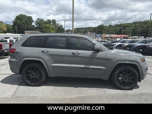 Used 2022 Jeep Grand Cherokee Laredo X RWD image 8