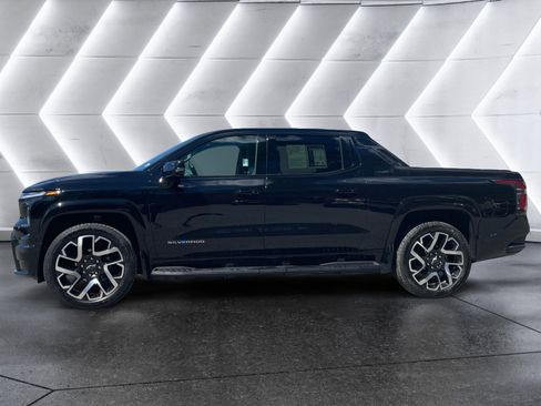 Certified 2025 Chevrolet Silverado EV RST AWD/4WD image 3