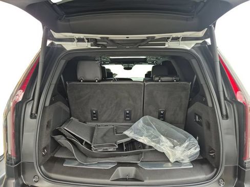 Certified 2024 Cadillac Escalade Premium Luxury Platinum w/ LPO, Floor Liner Package AWD/4WD image 19