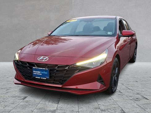 Certified 2023 Hyundai Elantra SEL w/ Preferred Accessory Package image 6