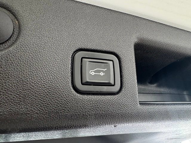 Used 2020 Chevrolet Equinox LT w/ Driver Convenience Package AWD/4WD image 41