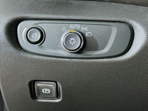 Used 2024 Chevrolet Blazer LT w/ Convenience Package FWD image 17