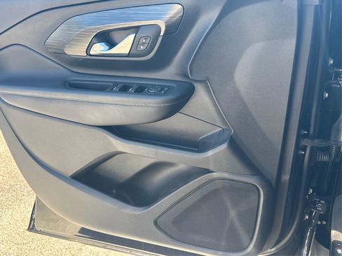 Used 2022 GMC Terrain SLE w/ Elevation Edition image 25