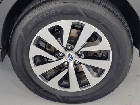 Used 2022 Subaru Outback Premium image 11