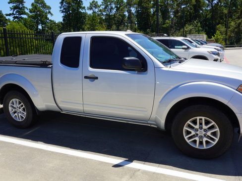 Used 2015 Nissan Frontier SV RWD image 4