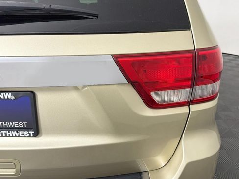 Used 2012 Jeep Grand Cherokee Overland AWD/4WD image 29