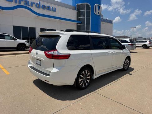 Used 2019 Toyota Sienna XLE w/ XLE Navigation Package AWD/4WD image 2