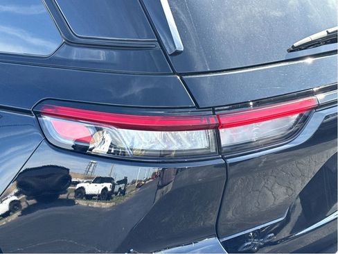 Used 2023 Jeep Grand Cherokee Altitude image 6