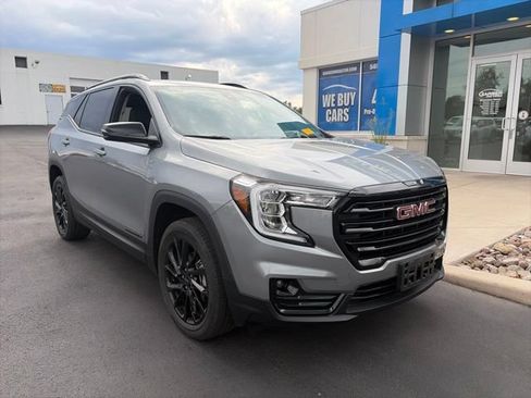 Used 2024 GMC Terrain SLT w/ Elevation Edition AWD/4WD image 10