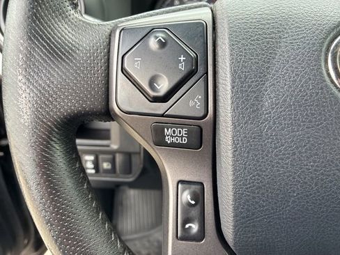 Used 2019 Toyota Tacoma TRD Sport image 31