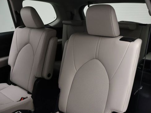 Used 2025 Toyota Grand Highlander FWD image 18