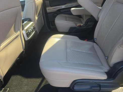 Used 2024 Ford Expedition Max XLT image 4