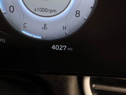 Used 2025 Hyundai Elantra Limited image 28