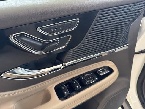 Used 2022 Lincoln Corsair AWD w/ Equipment Group 101A image 11