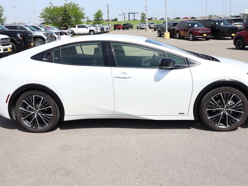 Used 2023 Toyota Prius XLE AWD/4WD image 8