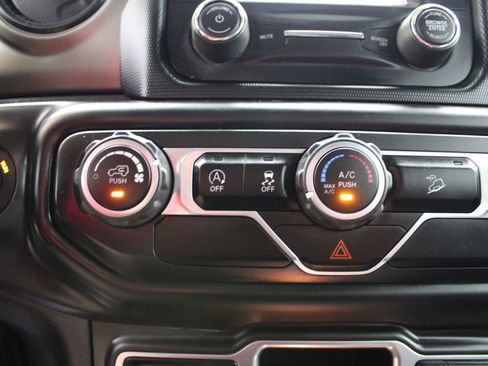 Used 2018 Jeep Wrangler Unlimited Sport image 35