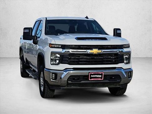 Used 2025 Chevrolet Silverado 2500 LT w/ Convenience Package AWD/4WD image 2