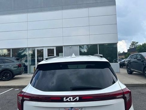 Certified 2025 Kia Seltos EX w/ EX Sunroof Package FWD image 10