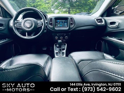 Used 2018 Jeep Compass Latitude w/ Cold Weather Group AWD/4WD image 7
