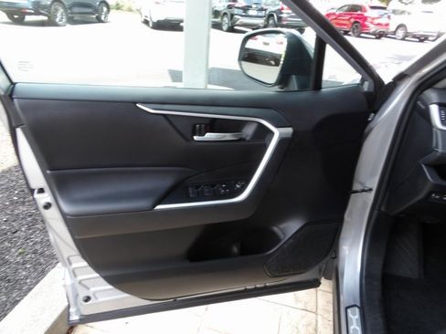 Used 2022 Toyota RAV4 XLE w/ Convenience Package image 23