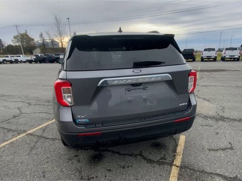 Used 2022 Ford Explorer XLT image 7