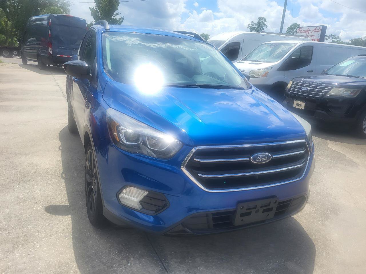 Used 2019 Ford Escape SE w/ SE Sport Appearance Package AWD/4WD image 7