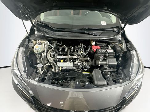 Used 2025 Nissan Versa SR FWD image 31