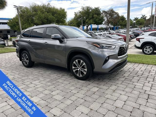 Used 2025 Toyota Highlander XLE FWD image 16