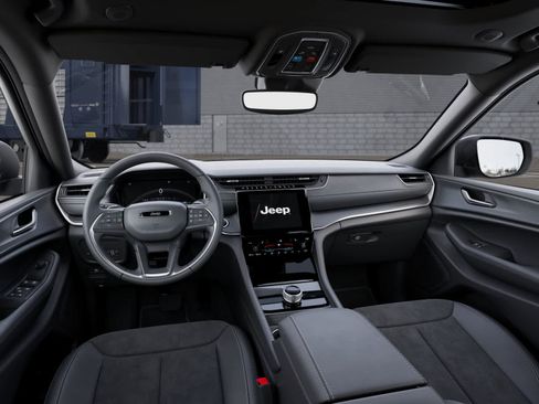 New 2025 Jeep Grand Cherokee Altitude image 14