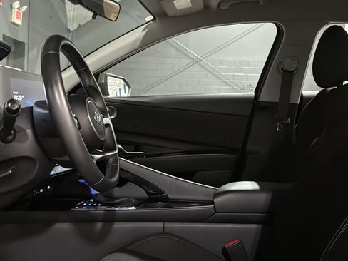 Used 2023 Hyundai Elantra SEL w/ Convenience Package FWD image 8