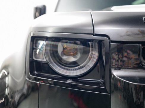 Used 2024 Land Rover Defender 90 V8 image 13