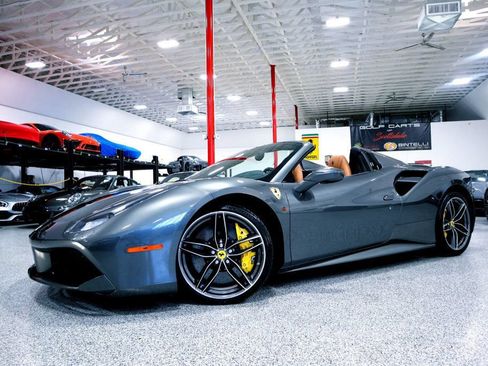Used 2017 Ferrari 488 Spider RWD image 6