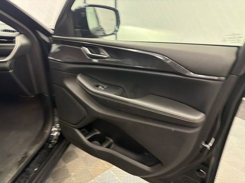 Used 2023 Jeep Grand Cherokee L Laredo RWD image 15