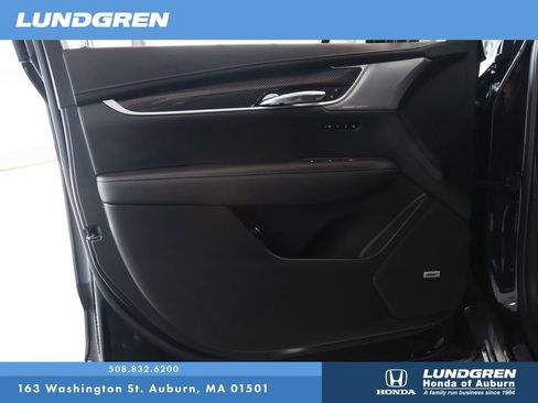 Used 2024 Cadillac XT6 Sport w/ LPO, ONYX Package AWD/4WD image 9