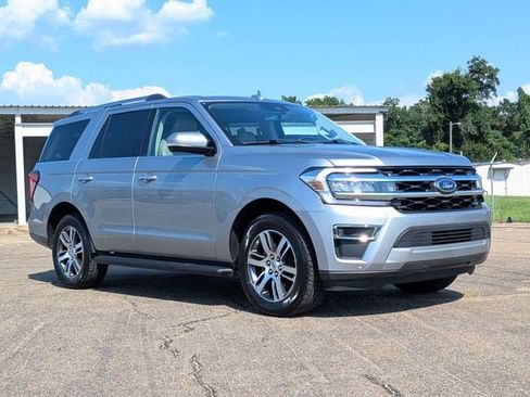 Used 2024 Ford Expedition Limited RWD image 2
