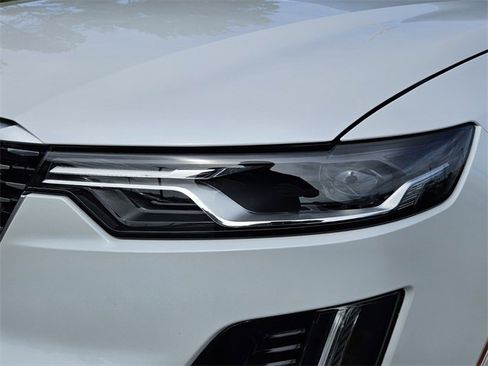 New 2025 Cadillac XT6 Luxury image 6