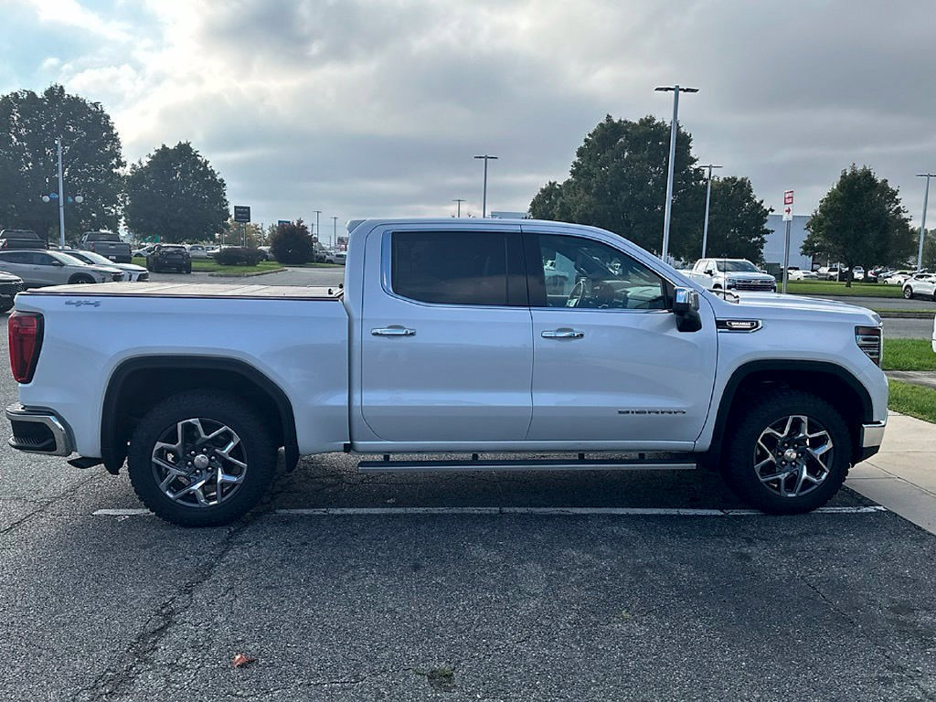 Used 2023 GMC Sierra 1500 SLT w/ SLT Convenience Package AWD/4WD image 8